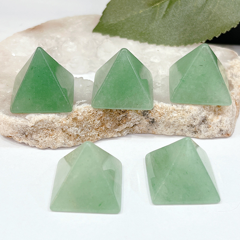 Piiriülesed looduslikud kristallpüramiidi 2cm kaunistused kodumööbli iga esiku kontori magamiskäsitöö hulgimüük