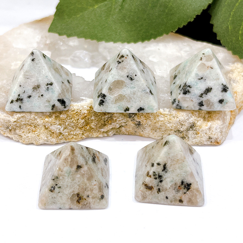 Piiriülesed looduslikud kristallpüramiidi 2cm kaunistused kodumööbli iga esiku kontori magamiskäsitöö hulgimüük