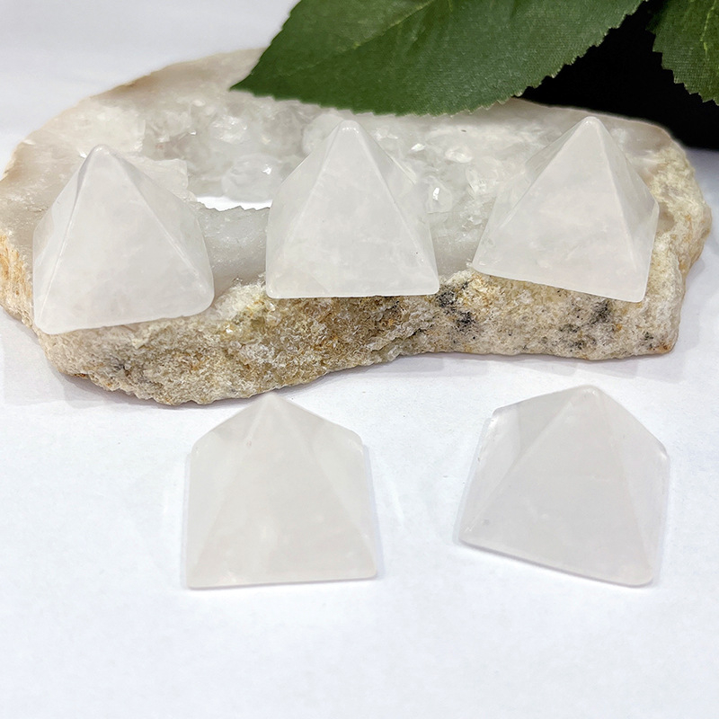 Piiriülesed looduslikud kristallpüramiidi 2cm kaunistused kodumööbli iga esiku kontori magamiskäsitöö hulgimüük