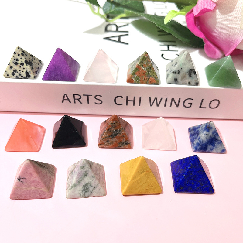 Piiriülesed looduslikud kristallpüramiidi 2cm kaunistused kodumööbli iga esiku kontori magamiskäsitöö hulgimüük