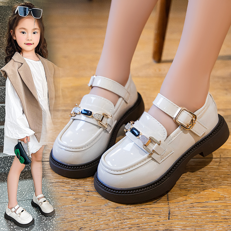 Tüdrukute väikesed nahast kingad 2025 kevad ja suvi uued laste mustad läikivad baleriinid tüdrukute printsessikingad Briti stiilis sportlikud kingad