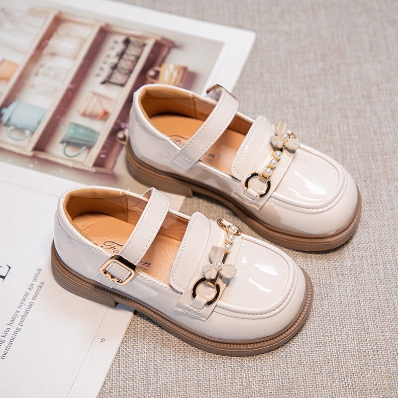 Tüdrukute väikesed nahast kingad 2025 kevad ja suvi uued laste mustad läikivad baleriinid tüdrukute printsessikingad Briti stiilis sportlikud kingad