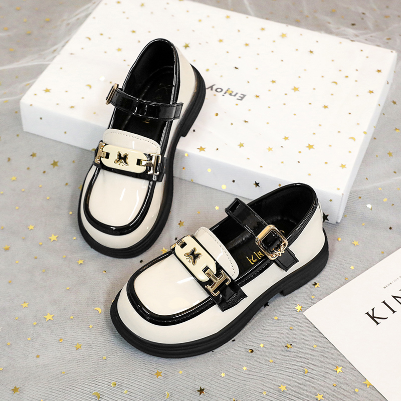 Tüdrukute väikesed nahast kingad 2025 kevad ja suvi uued laste mustad läikivad baleriinid tüdrukute printsessikingad Briti stiilis sportlikud kingad