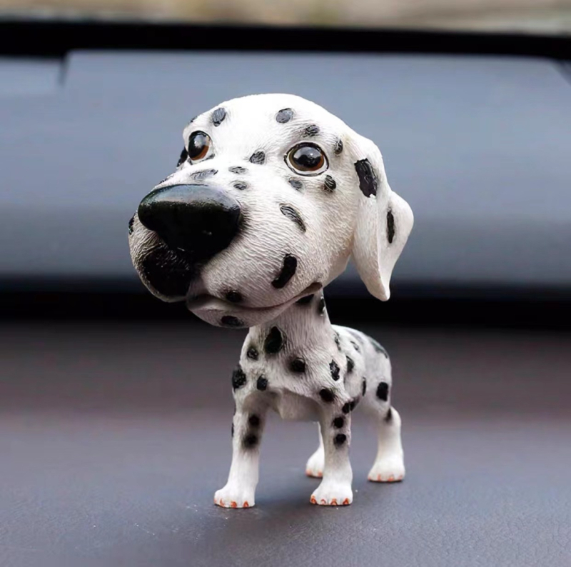 Piiriülesed bobblehead-koerakaunistused, loomingulised ja armsad autokaunistused, armsad koera- ja kassisimulatsiooninukud, maailmakuulsad koerad