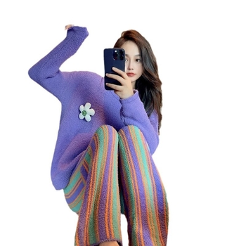 Naiste sügis- ja talvepaksendatud soe kootud ülikond, kus on koduriided, värvilised kommid triibuliste lilledega pehmete pidžaamadega