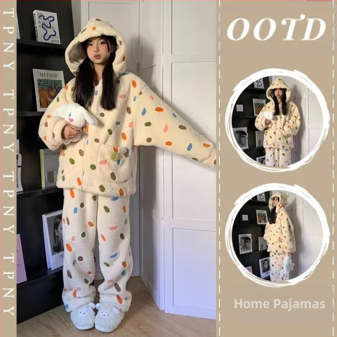 Naiste sügis- ja talvepaksendatud soe kootud ülikond, kus on koduriided, värvilised kommid triibuliste lilledega pehmete pidžaamadega