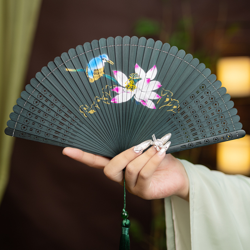 Hulgimüük Hiina stiilis täisbambusest nikerdatud õõnes Jaapani stiilis antiikne kokkupandav lehvik meestele ja naistele, käsitöö, punane ja must väike tantsulehv