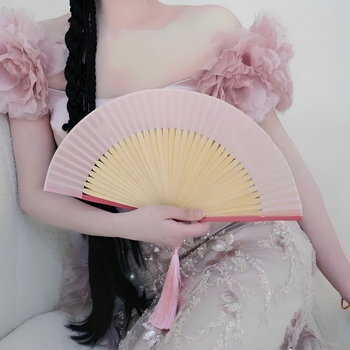 Hele Zhu ühevärviline gradientventilaator Uus hiina hommikukleidi fotograafia rekvisiidid Klassikaline kokkupandav ventilaator Interneti kuulsuste pulmapruut hiina stiilis