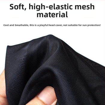 Piiriülene halloweeni jõulude ajal naljakas karnevali peakate, kuri verd sülitav klounimask, punase ninaga peakate