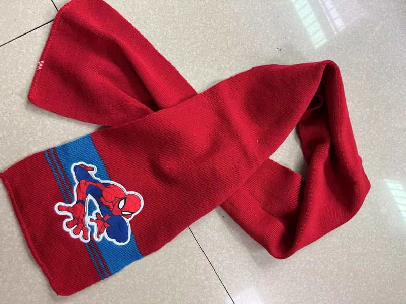 Uus Ämblikmehe laste kootud müts, soojad kindad, Marveli multifilm ja televisioon, mis ümbritsevad sügist ja talve, uus hulgimüük, väliskaubandus