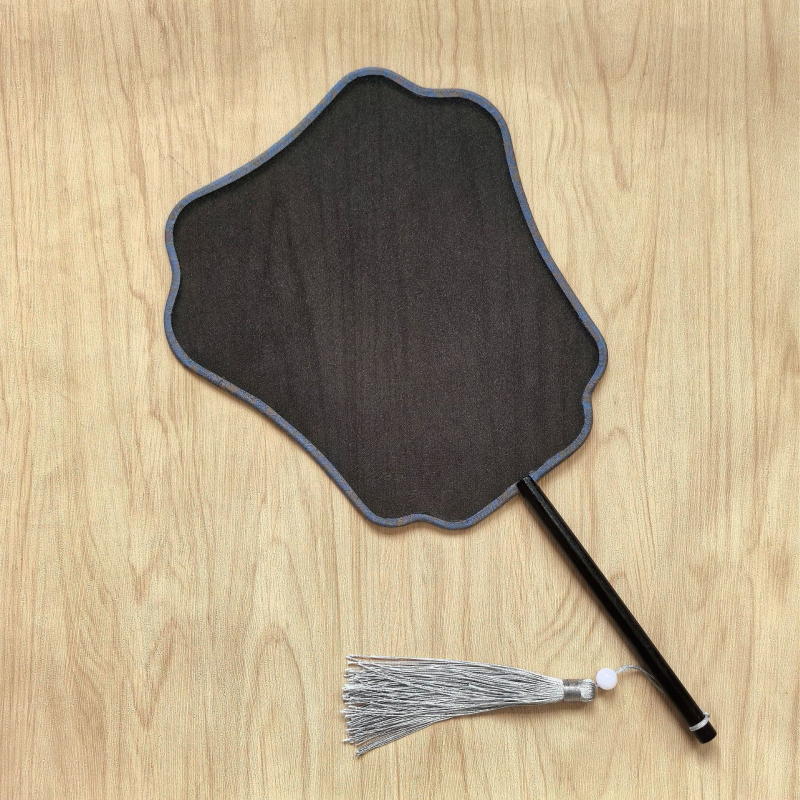 Traditsiooniline ümmargune lehvik tikandiaplikatsiooniga, käeshoitav lillelehvik, lehvikuribid, poolläbipaistev siiditaoline lehvikupind, ärikingitus