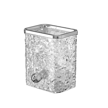 Tualetinis dantų šepetėlis, dantų pasta, šukų stovas, vonios kambarys be skylių, prie sienos tvirtinamas tualetas, praustuvas, skustuvas, supakuotas