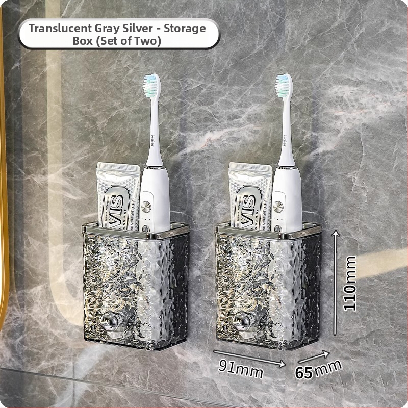 Tualetinis dantų šepetėlis, dantų pasta, šukų stovas, vonios kambarys be skylių, prie sienos tvirtinamas tualetas, praustuvas, skustuvas, supakuotas