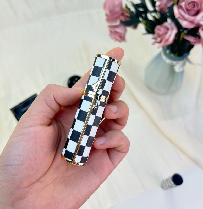 Tipptasemel kaasaskantav miniparfüümipudel, korduvtäidetav parfüümipudel, väike tühi pudel põhjaga, isepumpav pihustuspudel laos