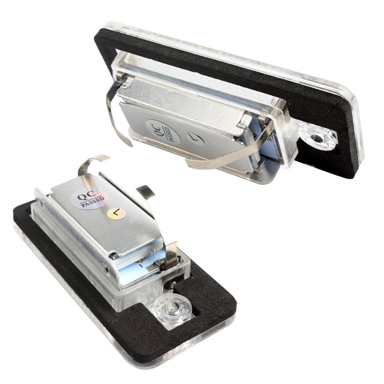 Lampă LED pentru plăcuța de înmatriculare Audi A3/S3/A4/A6/C6/A8/Q7/RS4/RS6 - 12V, 3.48W, 6500K, 50.000 ore