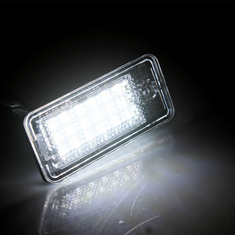 Lampă LED pentru plăcuța de înmatriculare Audi A3/S3/A4/A6/C6/A8/Q7/RS4/RS6 - 12V, 3.48W, 6500K, 50.000 ore
