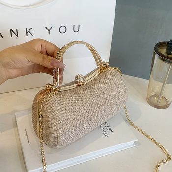 Дамска чанта с верижна каишка, квадратна форма, PVC материал, подплата полиестер, заключващ механизъм, градски стил