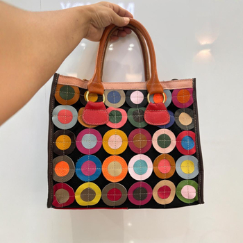 Női valódi bőrből készült bucket táska, dupla vállpánttal, cipzáros nyitás, belső zsebek (cipzáros zseb, telefonzseb, igazolványzseb), poliészter-pamut bélés, első réteg tehénbőr