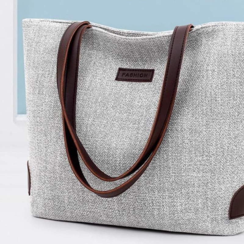 Kanvos audinio pečių rankinė su kaspinu ir kiškiuko mergaitės motyvu, su dugnu ir be šoninių sienelių, su logotipo spauda