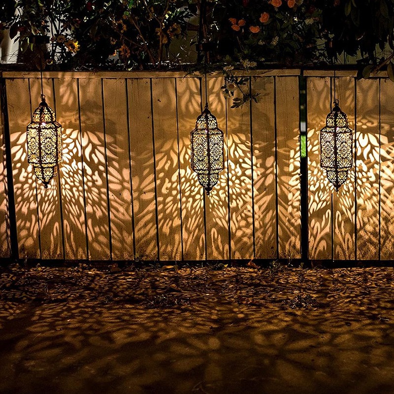 Solarni metalni vanjski viseći projekcijski luster – LED, 6–12 sati rada, 0–2W, 1.2V induktivni prekidač