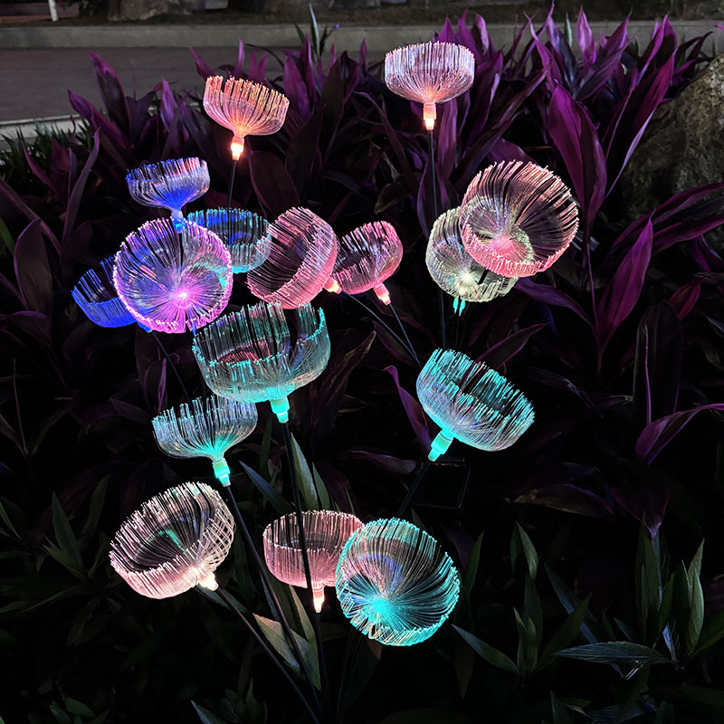 Napelemes gyeplámpa gradientes optikai rostos medúza effektussal, földre szerelhető tartóval, IP65, 0,05W, 12–16 órás üzemidő, CE tanúsítvány, testreszabás elérhető