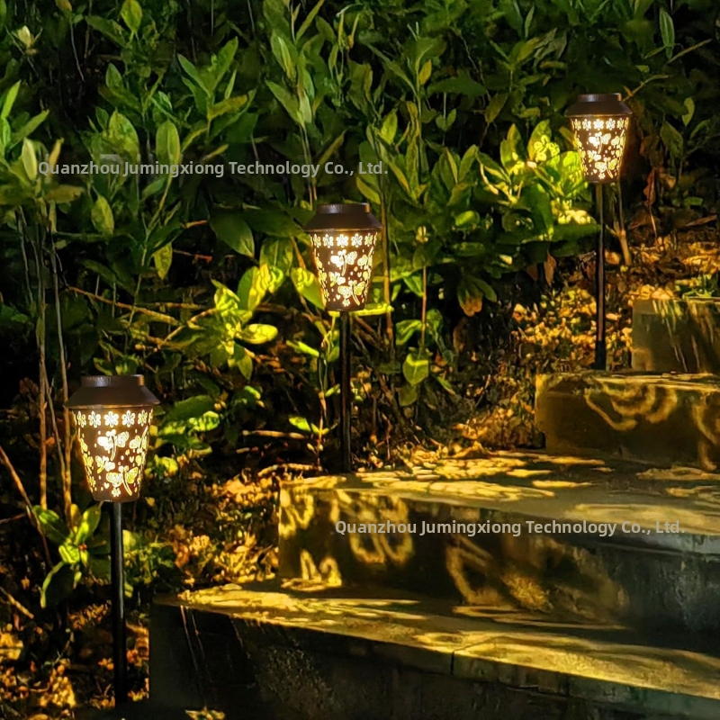 Solárna kovová lampa na trávnik do exteriéru s motívom motýľa — LED, 0.5W, 1.2V, 6–12 hodín, model D333