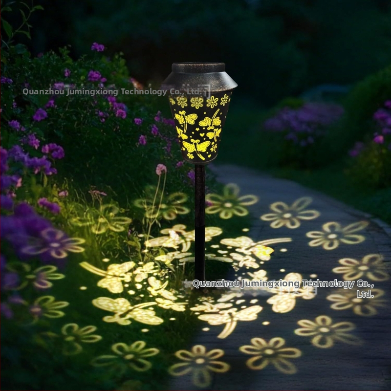 Solárna kovová lampa na trávnik do exteriéru s motívom motýľa — LED, 0.5W, 1.2V, 6–12 hodín, model D333