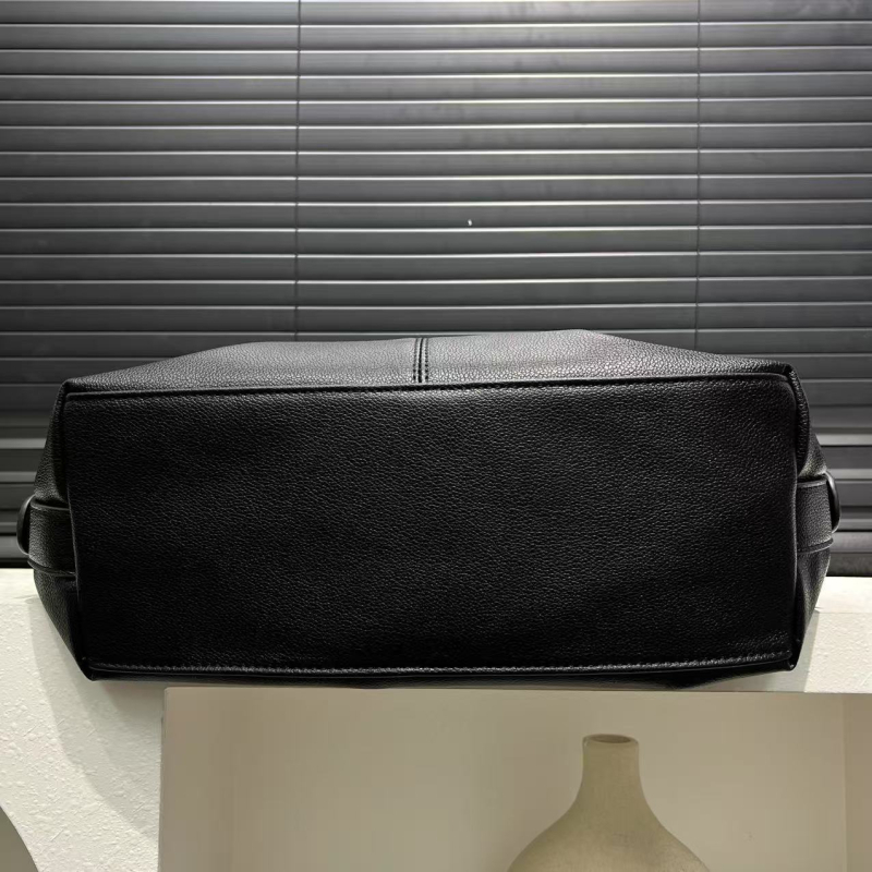 Női PU bőr kézitáska, városi egyszerű stílus, retro dizájn, nagy kapacitás, vízszintes négyzetes forma, cipzáras zárás.