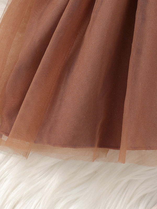 Lányoknak készült ruha hosszú ujjú, kerek nyakú, dupla réteg hálóanyag, redőzött szoknya, poliészter (Hosszú ujjú; Kerek nyak; Dupla réteg hálóanyag; Redőzött szoknya; Poliészter)