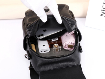 Naiste esimese kihi naha seljakott, pehme tekstuur, vertikaalne ruudu kuju, tõmblukk sulgemine, sisemised taskud: tõmblukuga tasku, telefonitasku, ID tasku