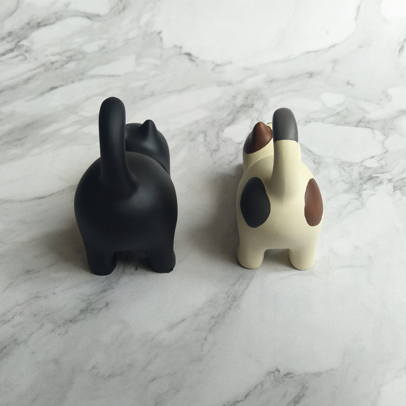 Képregény macskás telefontartó – műanyag, Modell QT1, Univerzális minden telefonhoz, Kompatibil iPhone 4/4S ultra‑vékony tokokkal