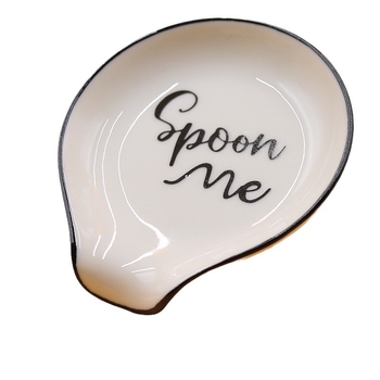 Valge portselanist lusikahoidja — keramik lusikahoidja, kartongpakend; ideaalne sünnipäevaks või uude koju kolimiseks, kaubamärk Famous, kategooria Geomeetria