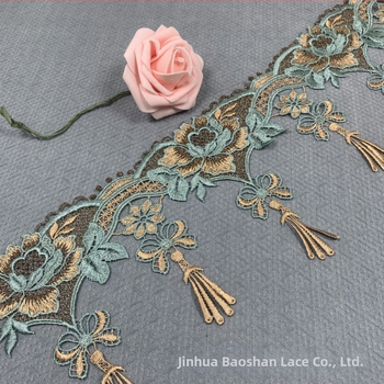 Poliesterio siuvinėta kutelė su brūkšninių kodų dizainu drabužiams ir namų tekstilėms