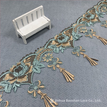 Poliesterio siuvinėta kutelė su brūkšninių kodų dizainu drabužiams ir namų tekstilėms