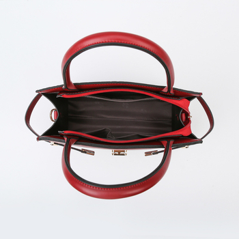 PU krokodilbőr mintás anya–lánya táskákészlet (három darabos), zárás zipzárral, vízszintes négyzet alakú forma, poliészter belsés, belső zsebek: zipzáras zseb, telefonzseb, ID-zseb