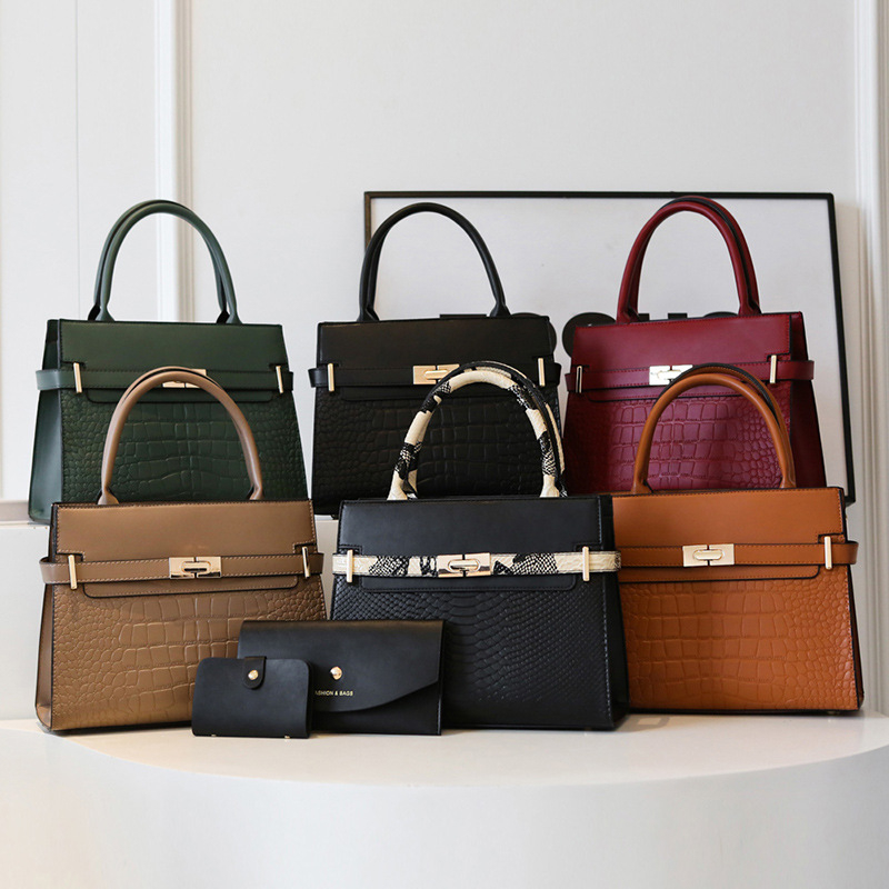 PU krokodilbőr mintás anya–lánya táskákészlet (három darabos), zárás zipzárral, vízszintes négyzet alakú forma, poliészter belsés, belső zsebek: zipzáras zseb, telefonzseb, ID-zseb