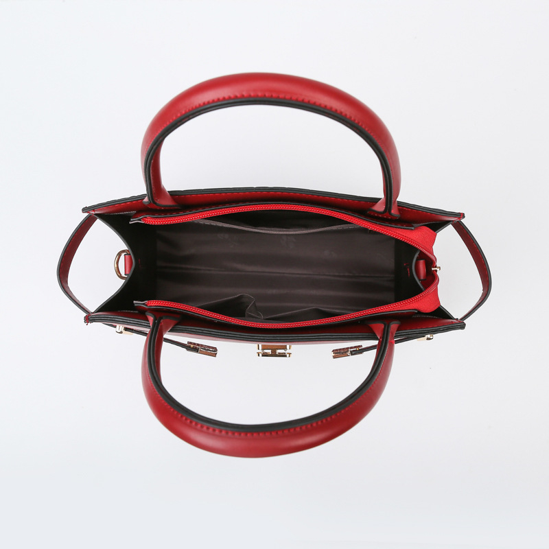 PU krokodilbőr mintás anya–lánya táskákészlet (három darabos), zárás zipzárral, vízszintes négyzet alakú forma, poliészter belsés, belső zsebek: zipzáras zseb, telefonzseb, ID-zseb