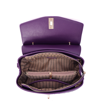 PU tote táska, európai–amerikai stílus, vízszintes négyszögletes forma, 3D külső rész, kapucs nyitás, poliészter bélés, belső cipzáras zseb és ID kártya zseb, egy vállöv, mindennapi használatra, tavasz 2025