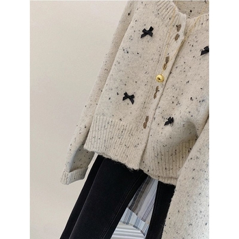 Kardigan od pletenog materijala s mašnicom, akrilna vlakna, dugi rukavi, okrugli izrez, kopčanje na jedan red, gradski stil