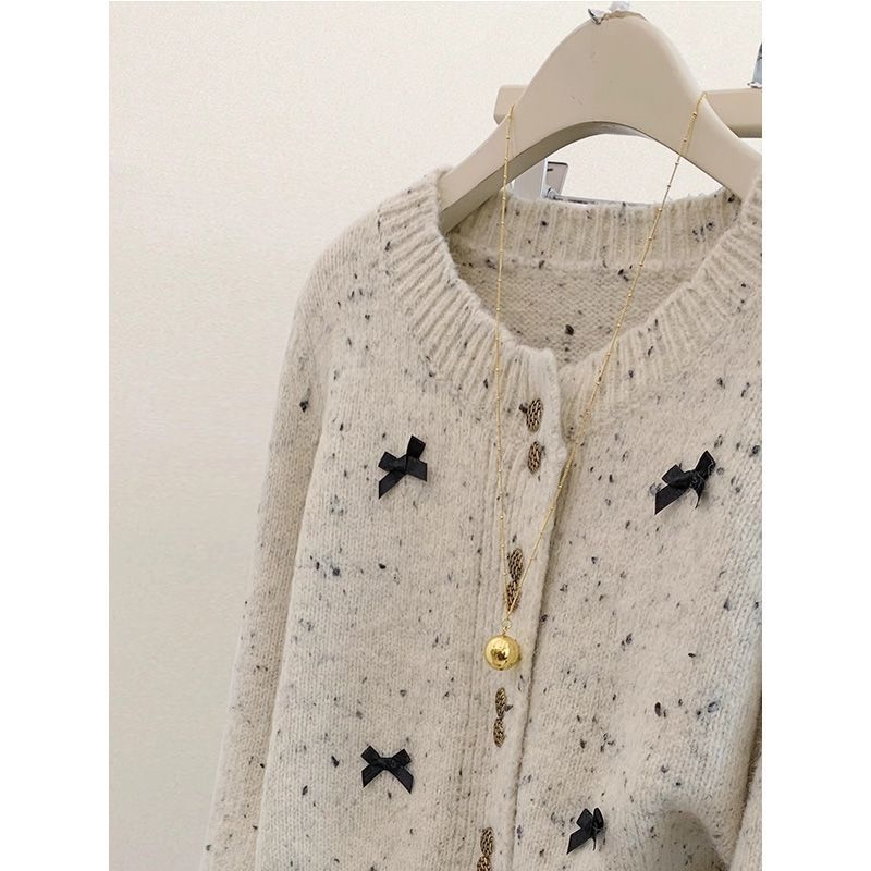 Kardigan od pletenog materijala s mašnicom, akrilna vlakna, dugi rukavi, okrugli izrez, kopčanje na jedan red, gradski stil