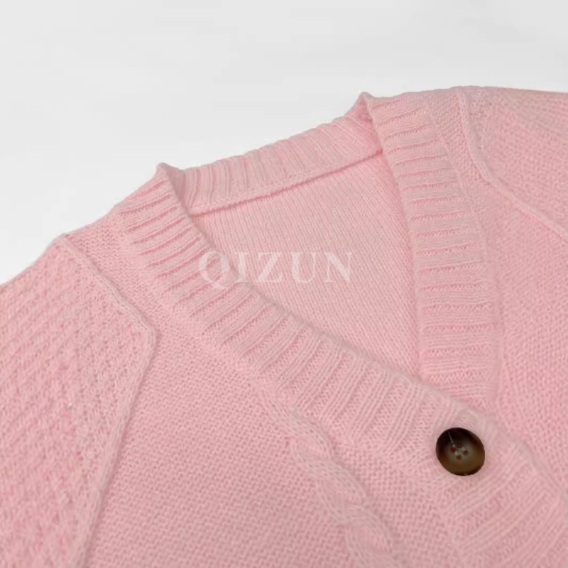 Női kötött kardigán V-nyakú, hosszú ujjú, paneles kialakítás, közepes vastagságú poliészter anyag