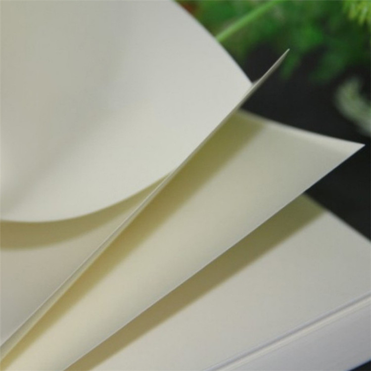 Απλό χαρτί καλαντερρισμένο, επιφάνεια διπλής όψεως κόλλα, 70 g/m², πάχος 0,09 mm, ομαλότητα 90