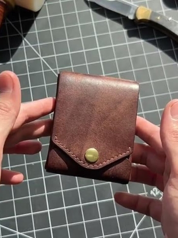 PU bőr kártyatartó pénztárca, vízszintes négyzet alakú, zárt nyitás, kártyatartó rekesz, uniszex