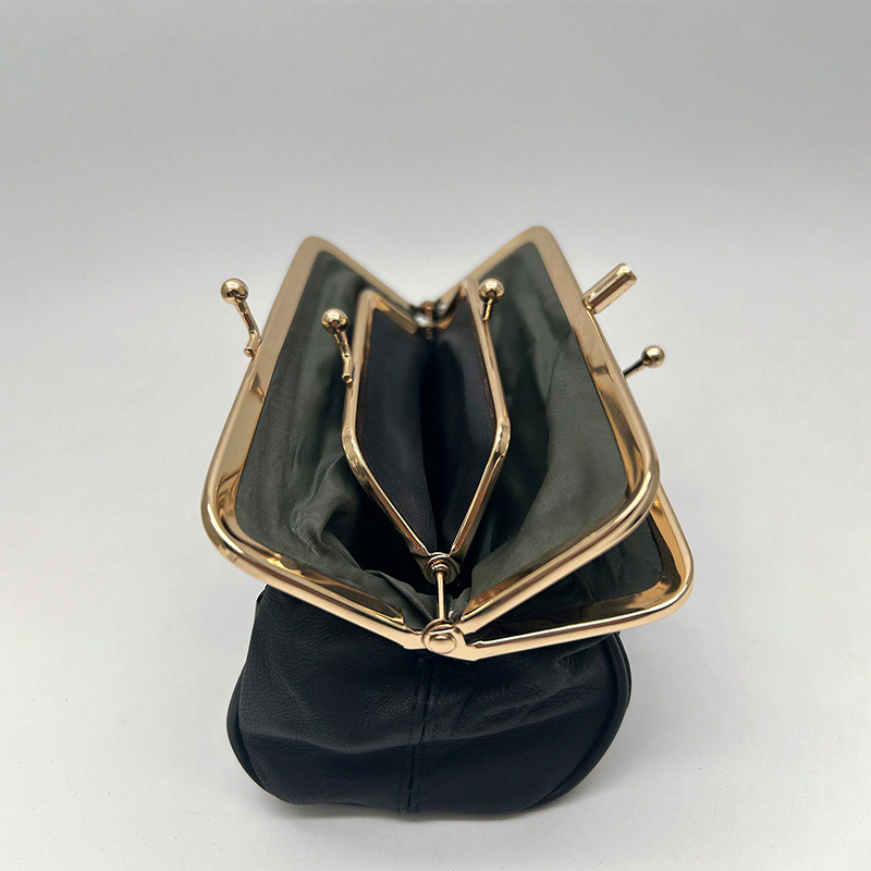 Uniszex érmeztáska természetes bőrből; bélés természetes bőr; 2024 tavasz