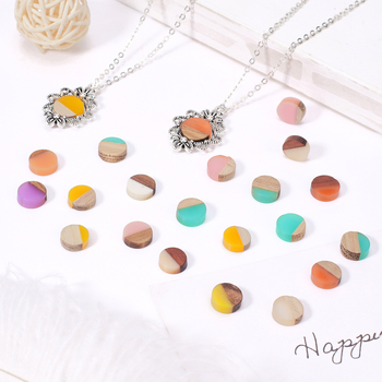 Στοιχεία DIY κοσμήματος - ρητίνη και ξύλο, επίπεδες κυκλικές γεωμετρικές φόρμες, ρετρό στυλ, φθινόπωρο 2021