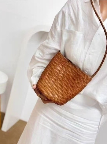 Torba tipa kanta s imitacijskim pletenim izgledom, gradski jednostavan stil (PVC materijal; podstava od poliestera; proljeće 2025)