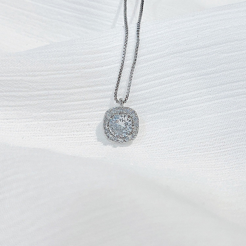 Vario kvadrato pakabukas karoliai su dėžutės grandine, geometrinis minimalistinis stilius, ilgis 41–50 cm, masė 3 g