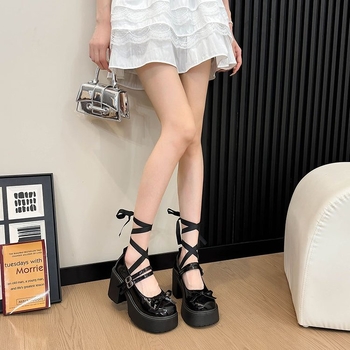 JK Uniform bateliai moterims su stora padą – viršutinė dalis iš drobės, padas iš gumos, žemas viršus (0–3 cm), užsegimas vienos linijos sagtimi, pavasaris