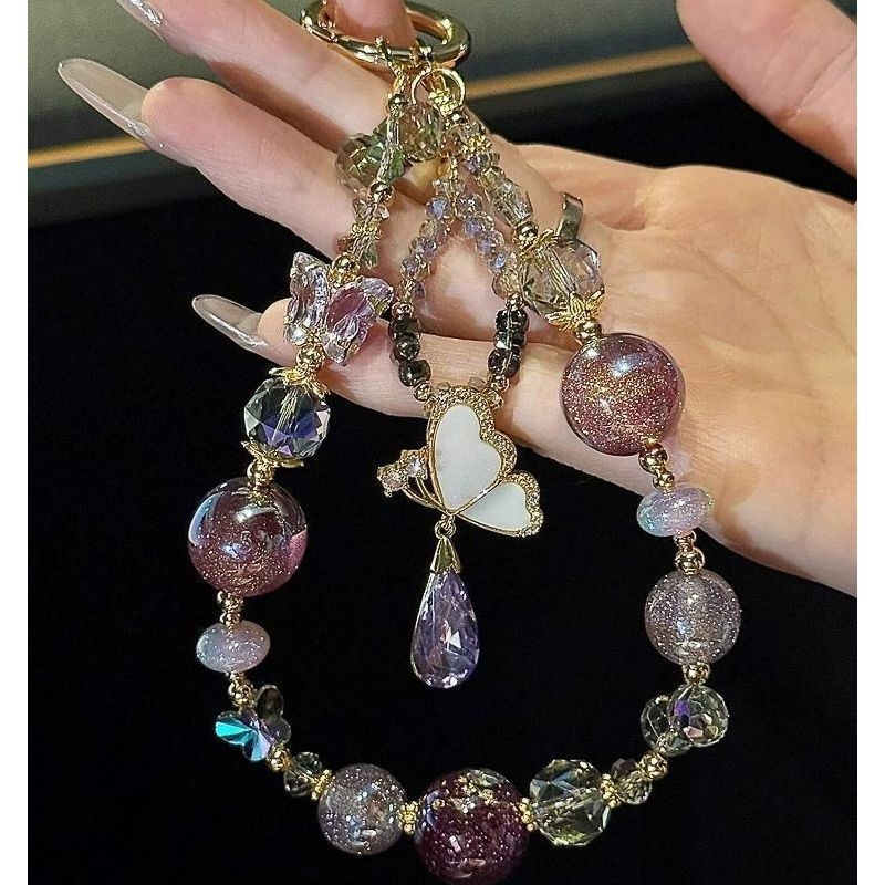 Lančić za telefon s privjeskom leptira i koraljkama u obliku kapljice vode — izdanje ljeta 2025