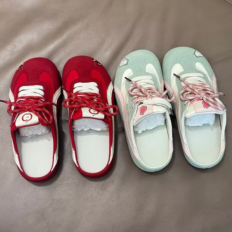 Moteriški sportiniai bateliai su stora padu, viršus iš audinio, padas iš gumos, apvali pirštų forma, vasara 2025